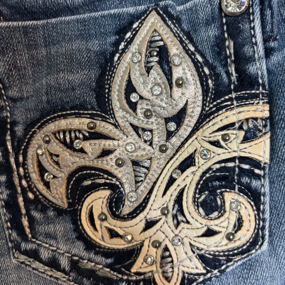 Miss Me Y2K Western Festive Boho Fleur De Lis Embellish Bermuda Denim Shorts 29 - Picture 6 of 14